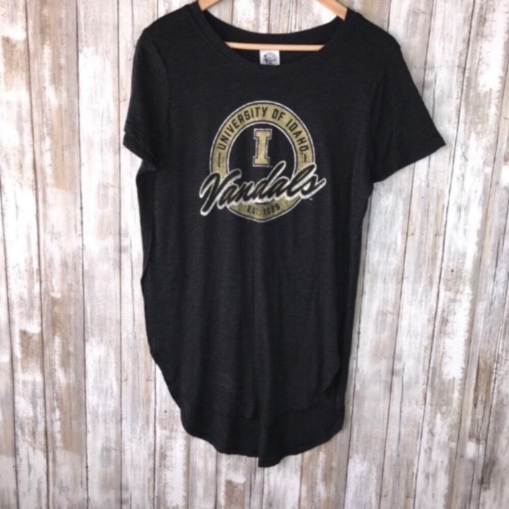 Idaho Vandals High Low Tee Women’s Medium Gray NCAA Shirt Casual Graphic Top